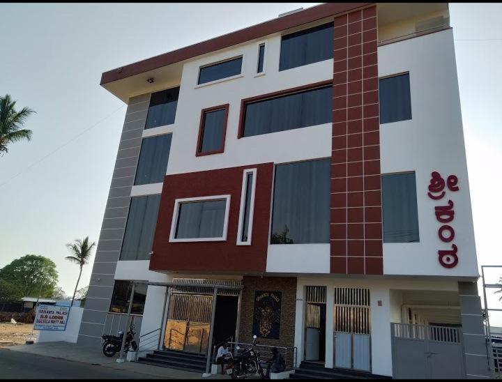 Ss Lodge Devanahalli Bagian luar foto
